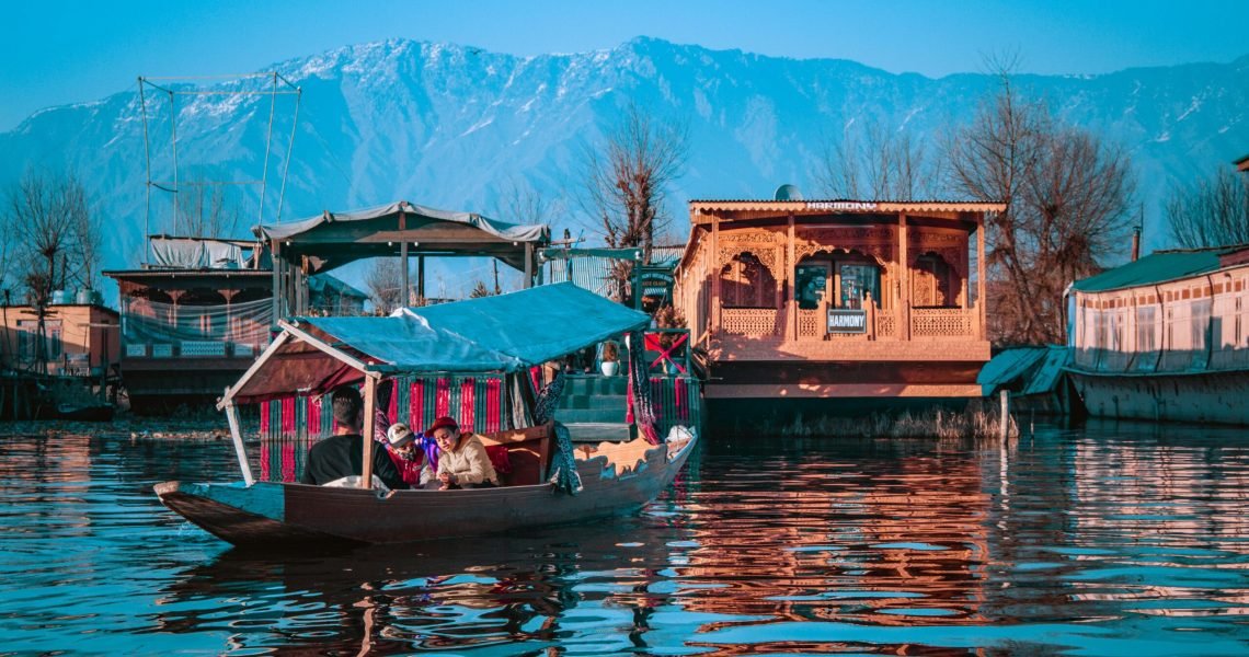 whitehilladventures-domestic-dal-lake-kashmir